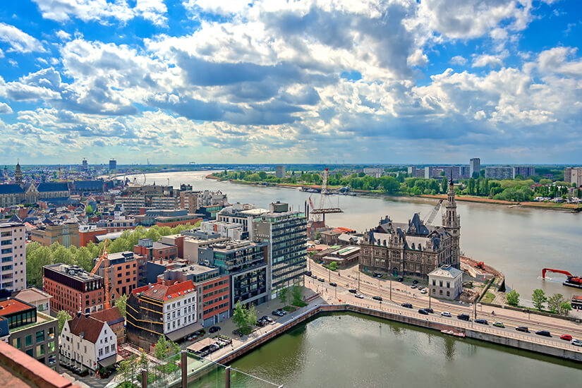 1609840205_Blick-auf-den-Hafen-von-Antwerpen.jpg