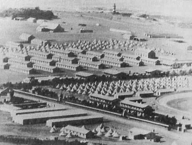 a-transit-camp-for-prisoners-of-war-near-cape-town-during-the-war-prisoners-were-then-transferred-for-internment-in-other-parts-of-the-british-empire-639x483.jpg