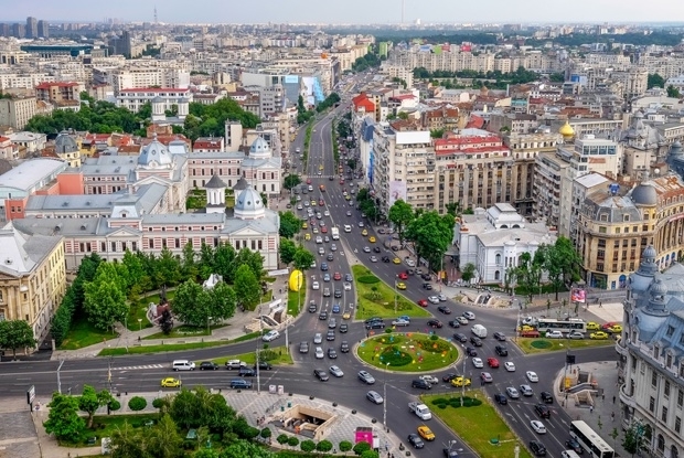 AerialviewoftheUniversitySquareintheciviccenterofBucharestRomaniaDaytimewithtraffic.jpg